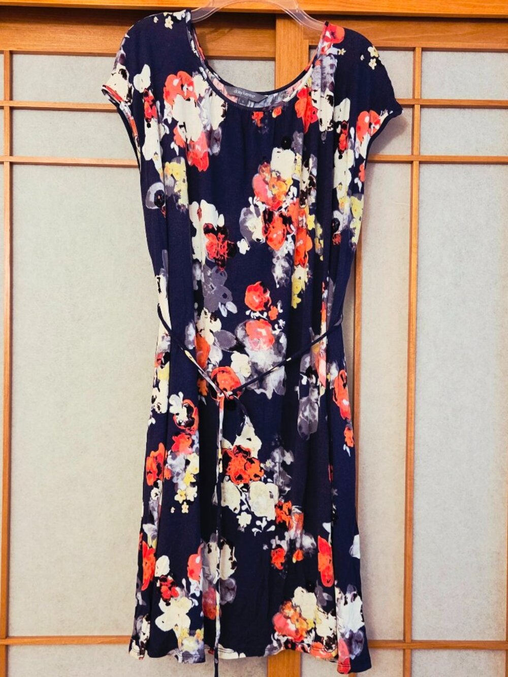 Daisy Fuentes Blue Red White Floral Cap Short Sleeve Dress size Large Rayon Tie